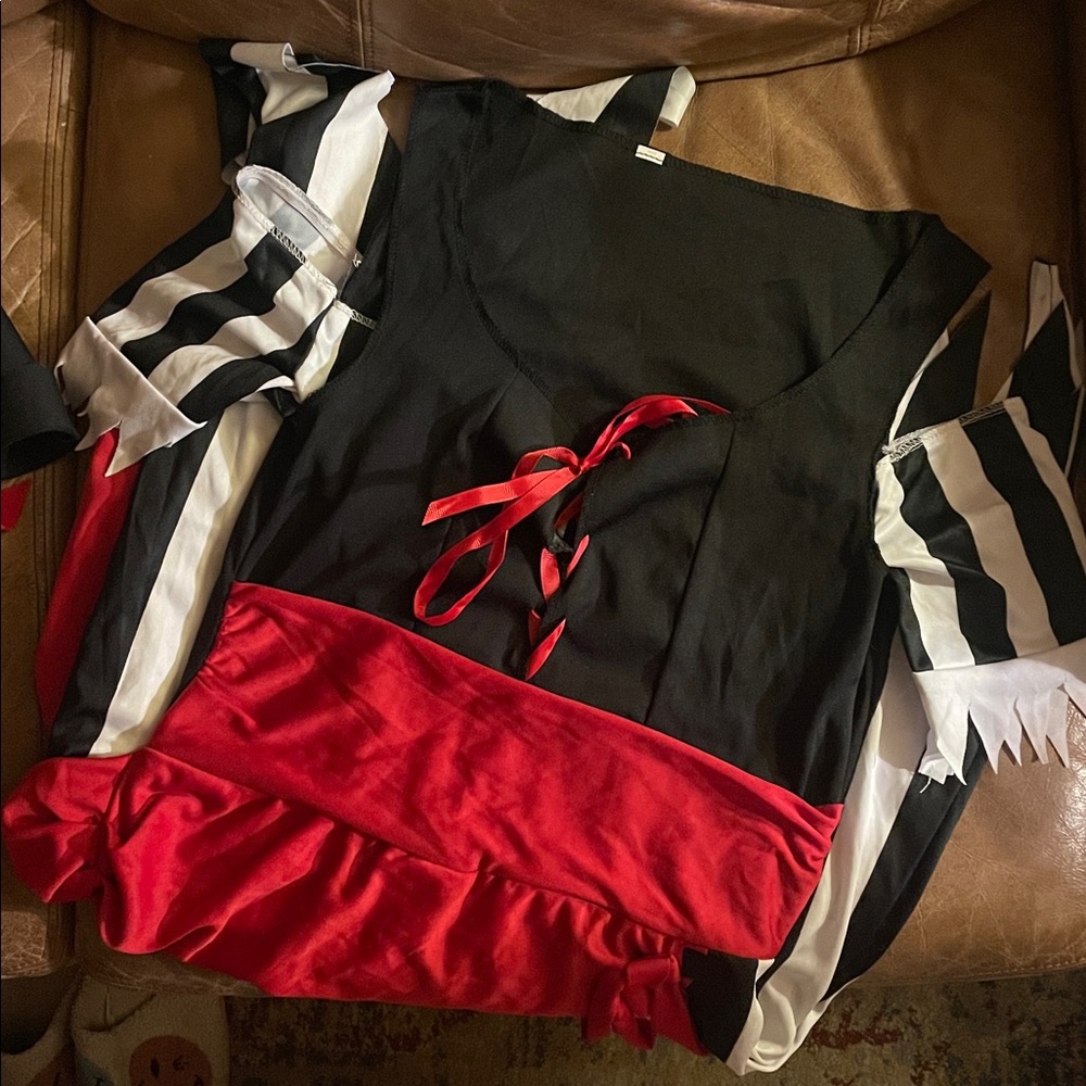 Amazon “Sultry Shipmate Halloween Costume” Pirate Dress | Small (2-4)